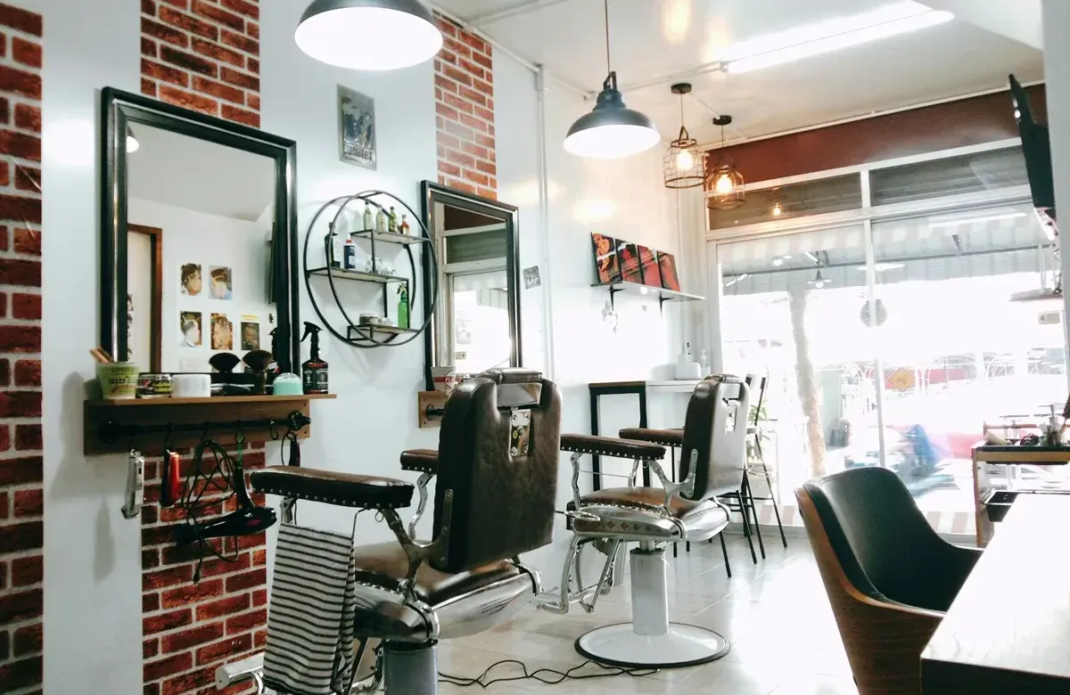 ร้านตัดผมชาย Adam Barber Shop