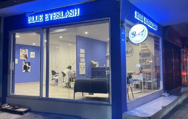 Blue Eyeslash (Sukhumvit 71) 2