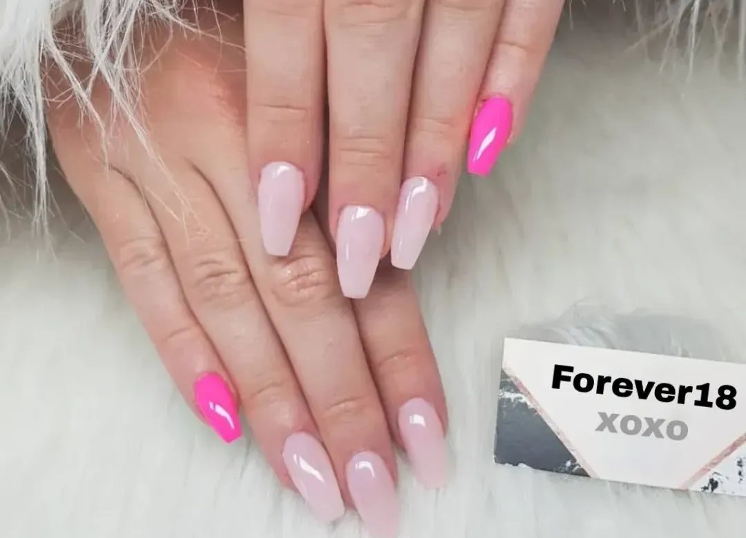 Forever18Lounge