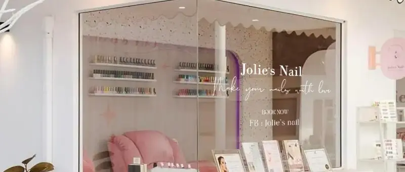 Jolie’s Nail
