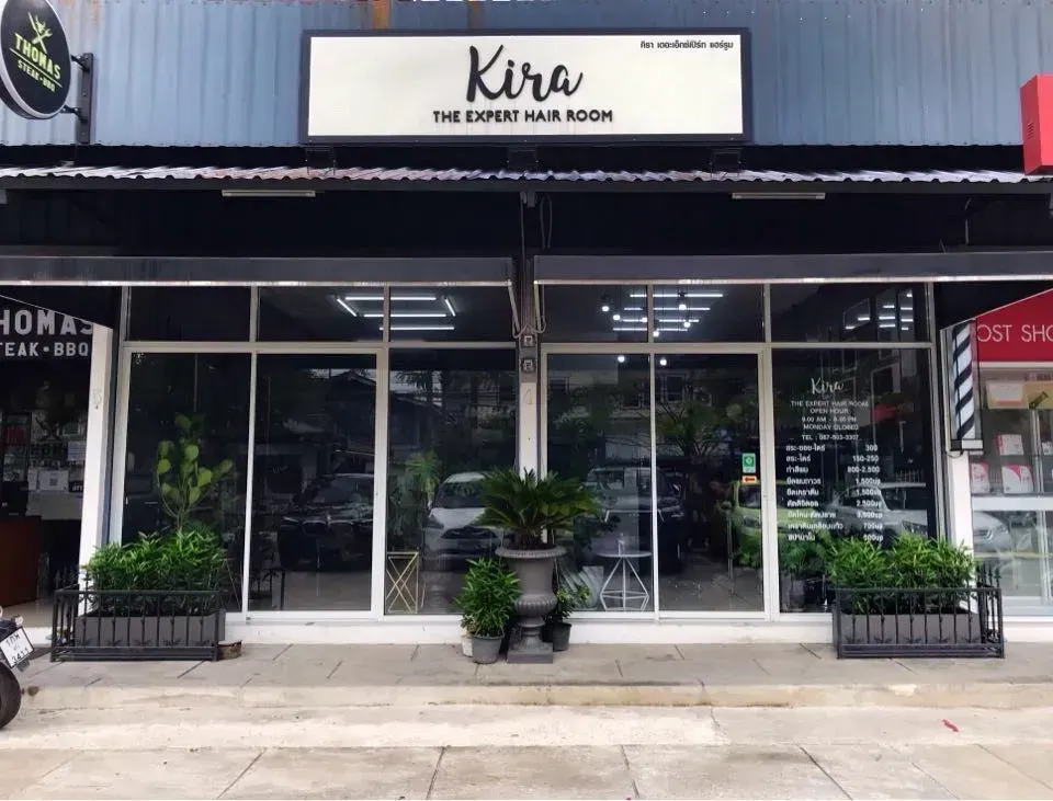 Kira the expert hair room