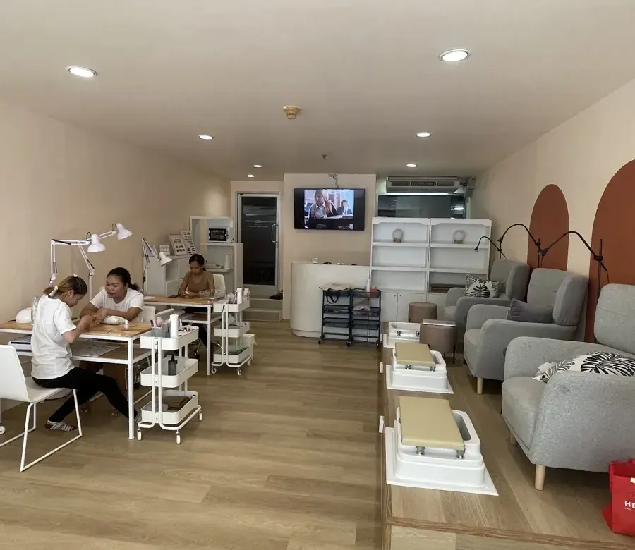 Nails & Ales Studio