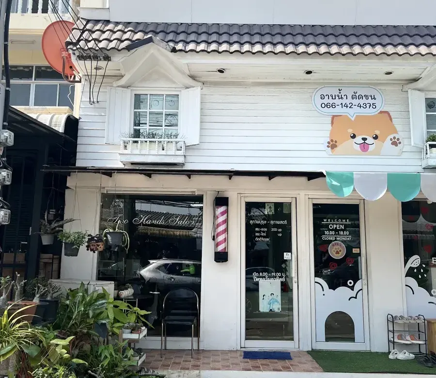 Two hands salon